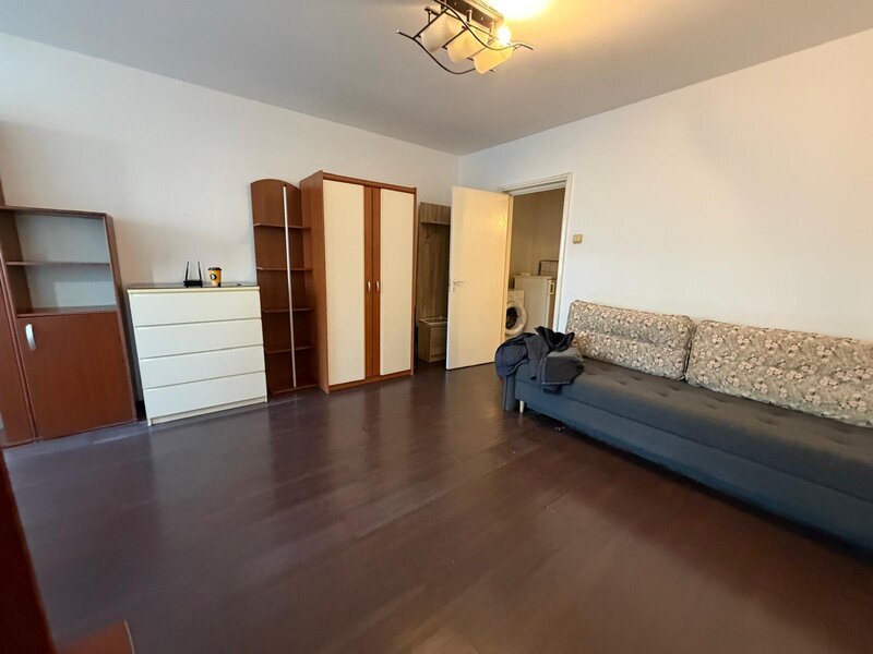 Dristor, chiar la gura de metrou, 10 minute mall Park Lake si parc IOR