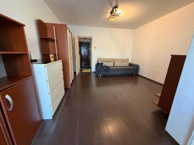 Dristor, chiar la gura de metrou, 10 minute mall Park Lake si parc IOR